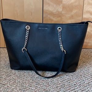 Jet Set w Chain Detail Large